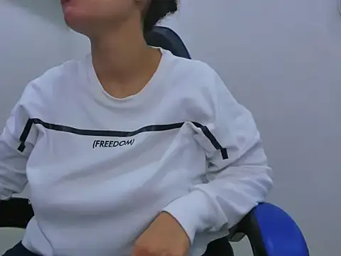 agata18  online show from 01/12/26, 01:05