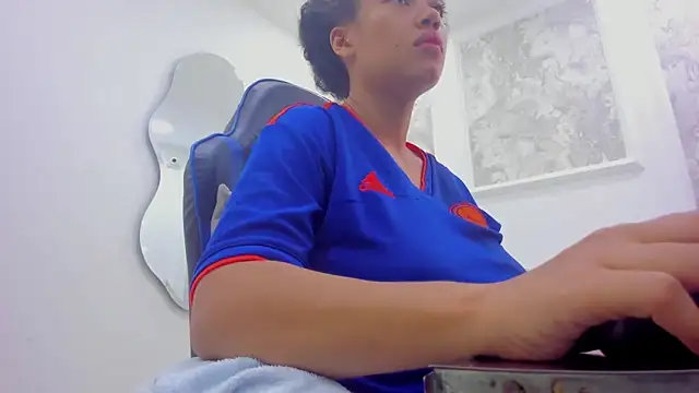 agata18  online show from 04/23/26, 12:15