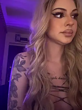 Snapshot of NovaPearl chatting on 11/02/25, 08:33 NovaPearl online show from 11/02/25, 08:33