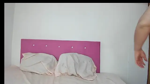 alahia66 online show from 12/22/25, 11:51