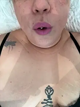 Rheetnena1 online show from 03/21/26, 02:42