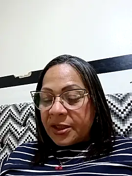 Snapshot of milf_Anguie50 chatting on 10/23/25, 03:06 milf Anguie50 online show from 10/23/25, 03:06