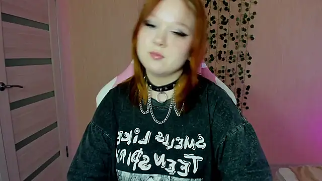 Lovly Vixen online show from 10/25/25, 08:33