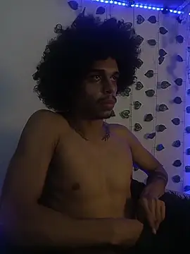 Snapshot of aaron_play chatting on 11/05/25, 01:55 aaron play online show from 11/05/25, 01:55