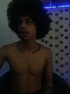 Snapshot of aaron_play chatting on 11/06/25, 01:01 aaron play online show from 11/06/25, 01:01