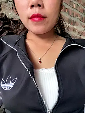 nachi-baby online show from 10/31/25, 08:37