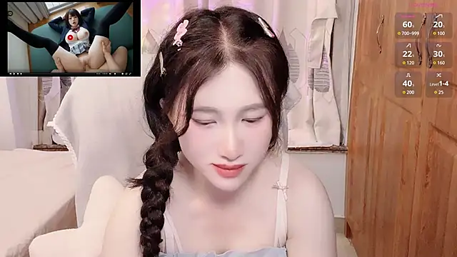 anna-888- online show from 10/26/25, 04:57