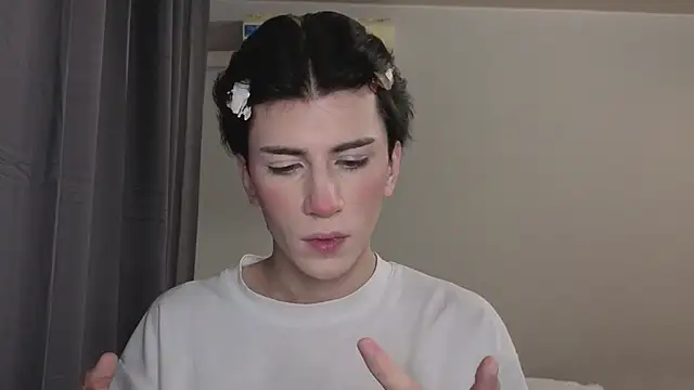 Oliver star boy  online show from 10/31/25, 04:30