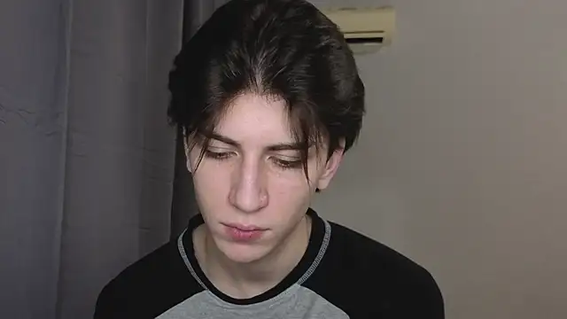 Oliver star boy  online show from 11/05/25, 07:25