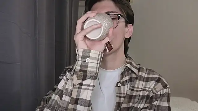 Oliver star boy  online show from 11/08/25, 05:34