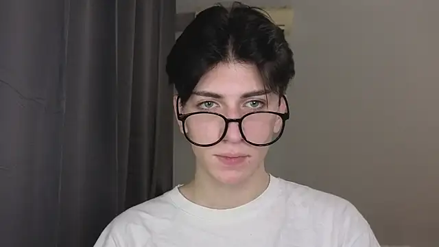 Oliver star boy  online show from 11/15/25, 03:08