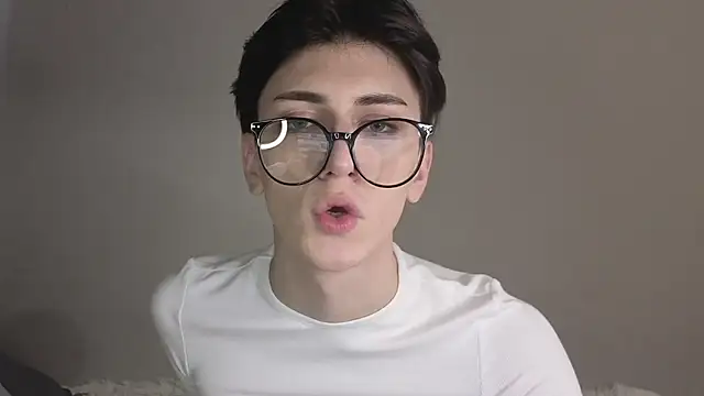 Oliver star boy  online show from 11/21/25, 12:26