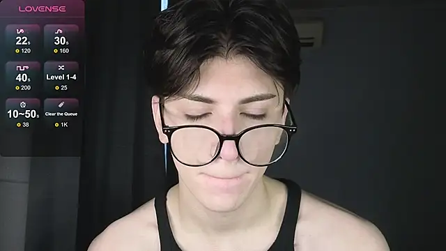 Oliver star boy  online show from 11/27/25, 01:02