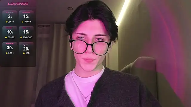 Oliver star boy  online show from 02/03/26, 10:59