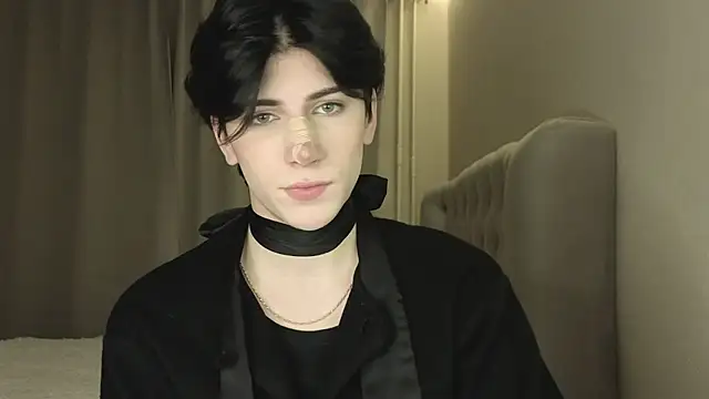 Oliver star boy  online show from 02/25/26, 04:27