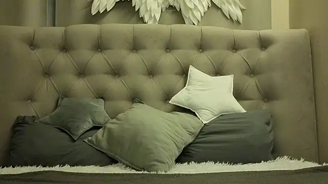 Oliver star boy  online show from 04/08/26, 07:47