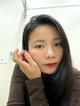 Bee Yellow00 online show from 12/16/25, 05:01