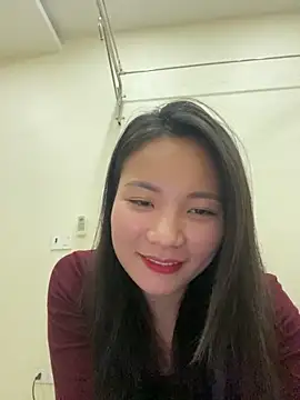 Bee Yellow00 online show from 12/20/25, 04:52