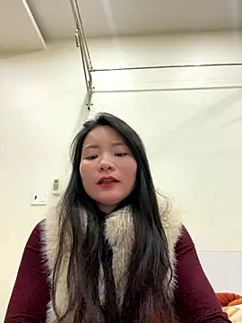 Bee Yellow00 online show from 01/07/26, 04:37