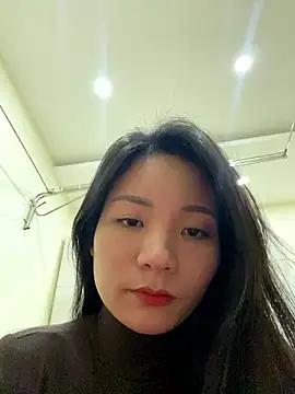 Bee Yellow00 online show from 01/13/26, 04:29