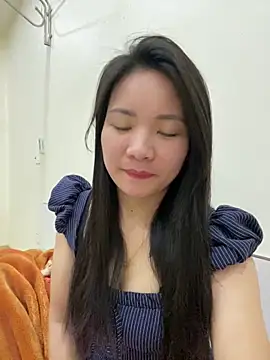 Bee Yellow00 online show from 02/12/26, 05:13