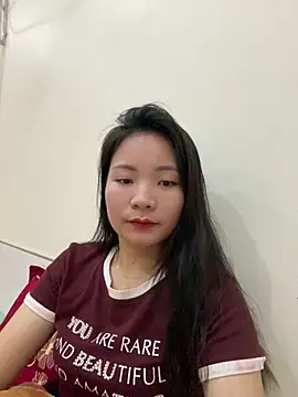 Bee Yellow00 online show from 02/23/26, 04:43