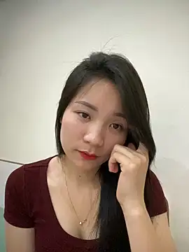 Bee Yellow00 online show from 03/07/26, 04:53