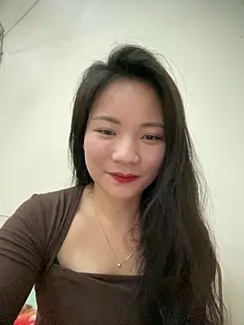 Bee Yellow00 online show from 03/16/26, 04:40