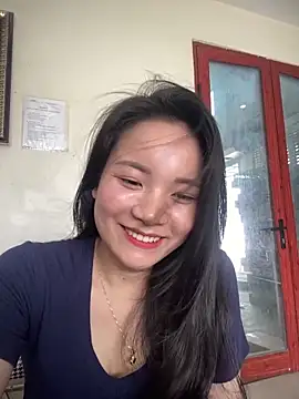 Bee Yellow00 online show from 04/08/26, 03:17