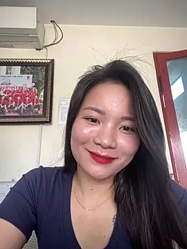 Bee Yellow00 online show from 04/20/26, 02:47