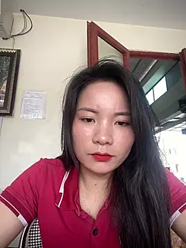 Bee Yellow00 online show from 04/21/26, 02:51