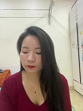 Snapshot of Bee_Yellow00 chatting on 05/12/26, 04:42 Bee Yellow00 online show from 05/12/26, 04:42