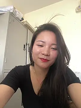 Snapshot of Bee_Yellow00 chatting on 05/28/26, 09:39 Bee Yellow00 online show from 05/28/26, 09:39