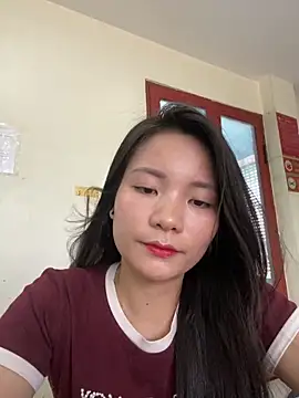 Snapshot of Bee_Yellow00 chatting on 06/03/26, 04:26 Bee Yellow00 online show from 06/03/26, 04:26
