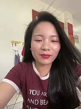 Bee Yellow00 online show from 07/04/26, 04:40