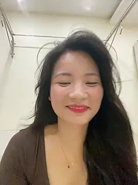 Bee Yellow00 online show from 07/17/26, 05:14