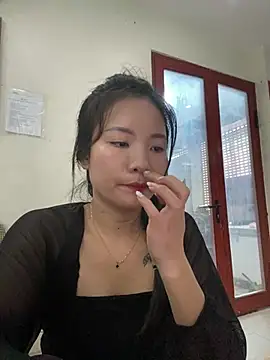 Bee Yellow00 online show from 07/20/26, 04:27
