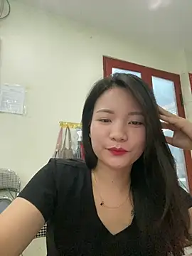Bee Yellow00 online show from 07/22/26, 04:26