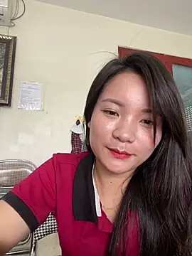 Bee Yellow00 online show from 07/28/26, 02:51