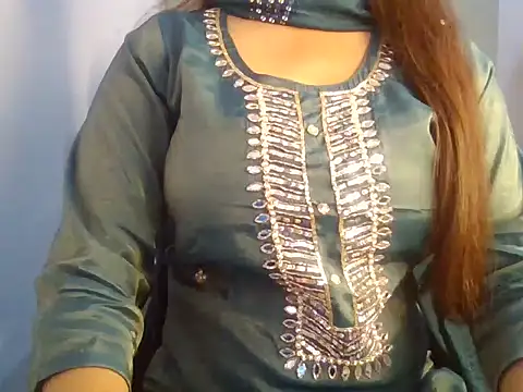 Snapshot of QUEEN_SUKU__ chatting on 10/24/25, 05:37 QUEEN SUKU   online show from 10/24/25, 05:37