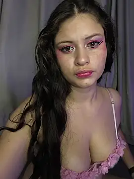 Snapshot of Esmesweet23 chatting on 11/06/25, 11:37 Esmesweet23 online show from 11/06/25, 11:37