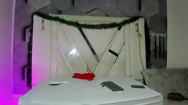 salome mio online show from 12/18/25, 01:06