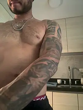 AUSTINN TORRES online show from 04/14/26, 06:47