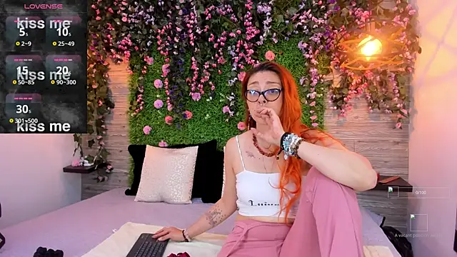 EmilyyRed online show from 11/17/25, 07:19