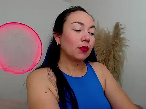 Yadis hot online show from 11/20/25, 08:52