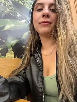 Snapshot of sarah_honey__ chatting on 11/19/25, 02:50 sarah honey online show from 11/19/25, 02:50