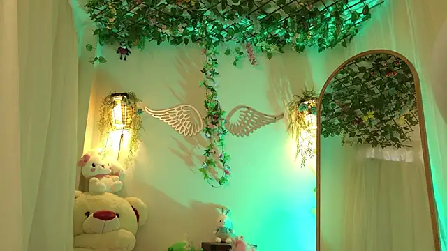 ISA NIXON online show from 04/28/26, 05:18