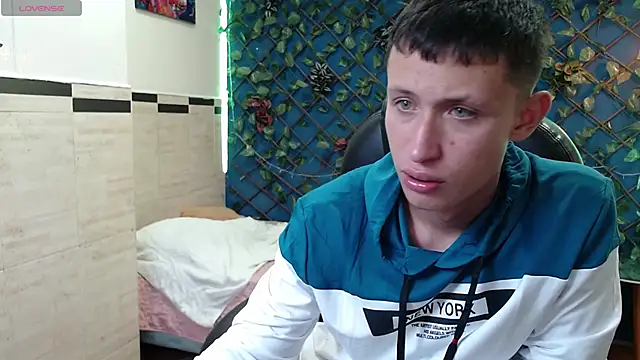 Garuo 18 online show from 11/12/25, 03:18