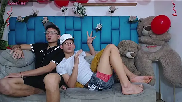 Hot Boys Latinos X online show from 02/15/26, 06:59