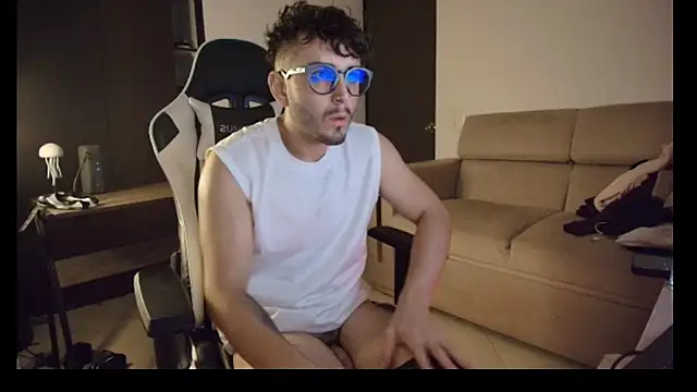 Snapshot of lionandreough chatting on 10/25/25, 12:07 lionandreough online show from 10/25/25, 12:07